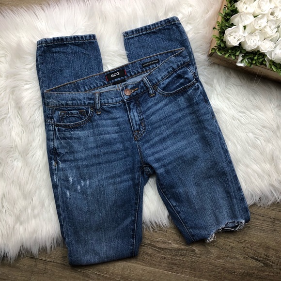 Urban Outfitters Denim - 🔥5 for 30 BDG UO Distressed Blue Jeans